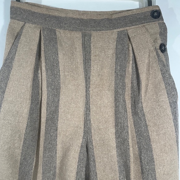 Vintage 80’s Chibarø Dolman Sleeved 2 piece suit with high waisted capri pants. - Picture 9 of 13